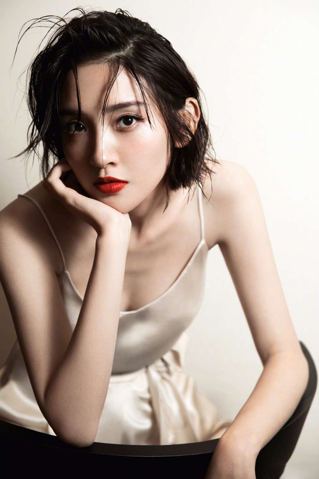 高清中国内地四川女演员唐艺昕男友风休闲街拍图片图片 高清中国内地四川女演员唐艺昕男友风休闲街拍图片图片