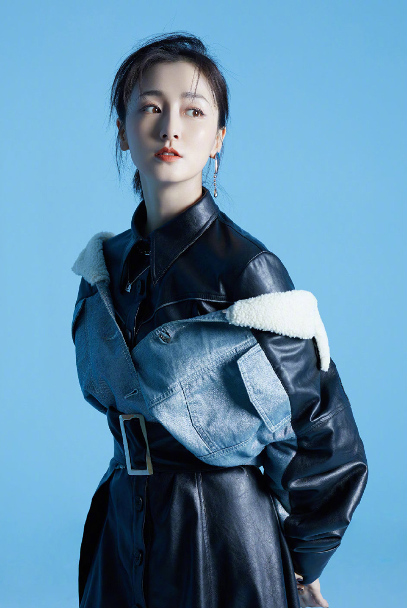 中国内地内蒙古自治区牙克石女演员叶青时尚摩登黑白写真图片图片