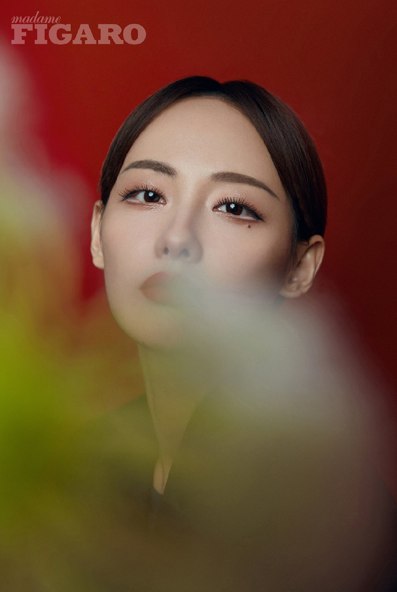 张嘉倪桃心刺绣裙素雅写真图片