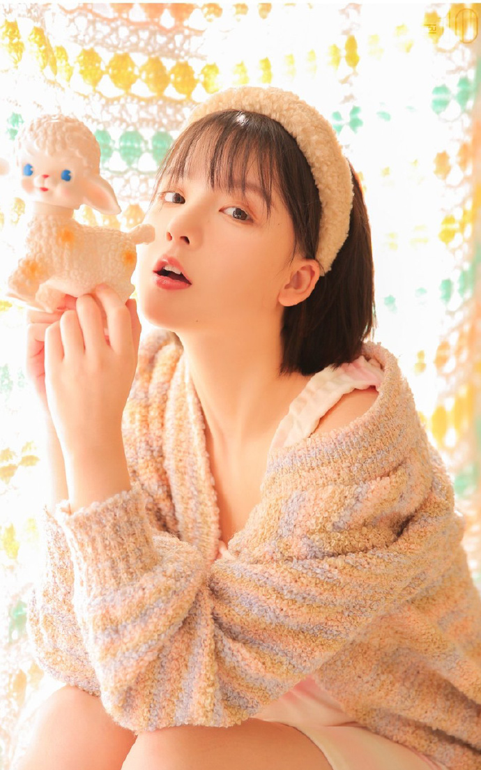内地北京女演员热依扎美艳光影写真图片图片