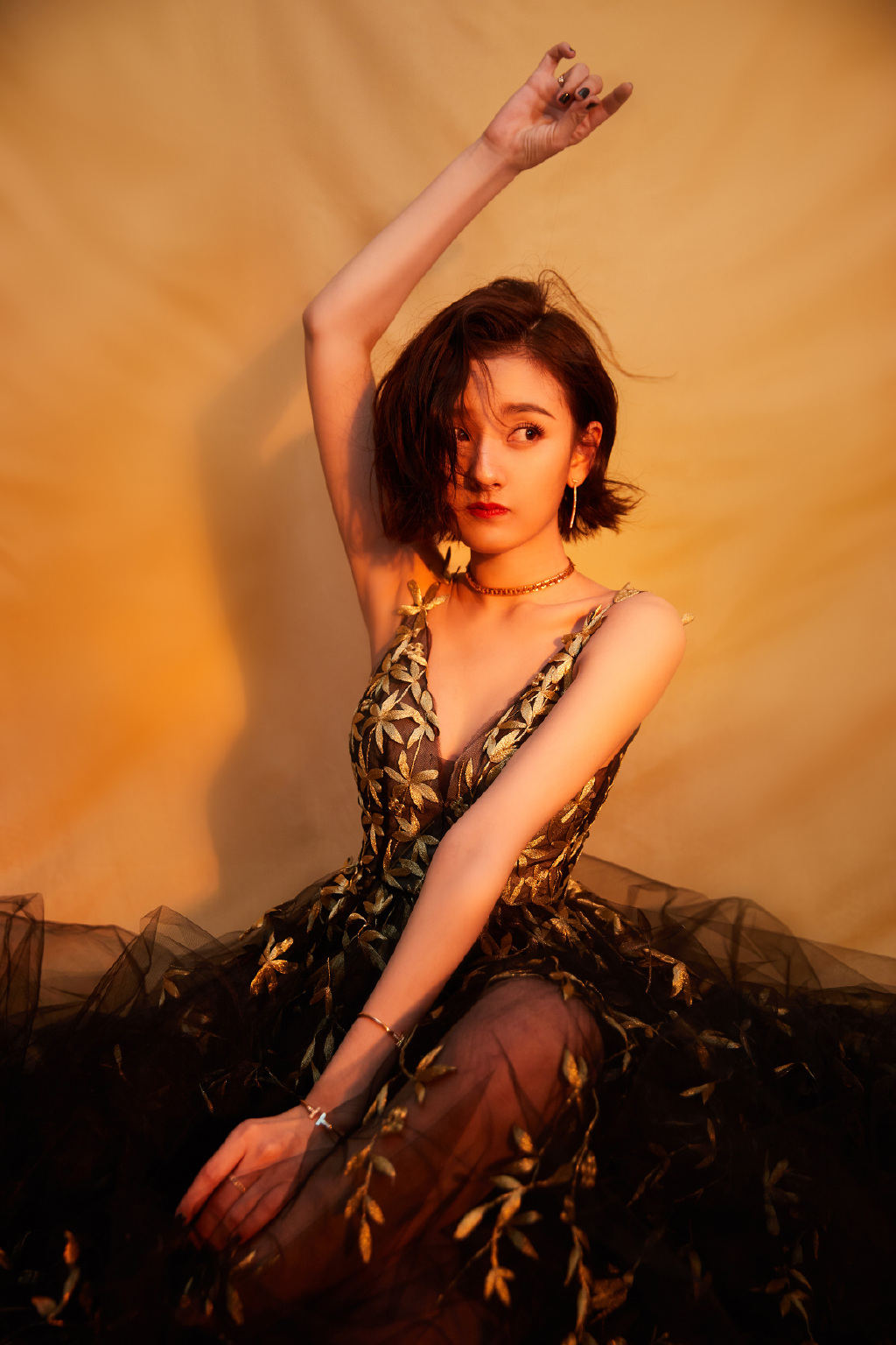 中国北京当代95后女演员小哪吒宋祖儿时尚清新写真桌面壁纸图片