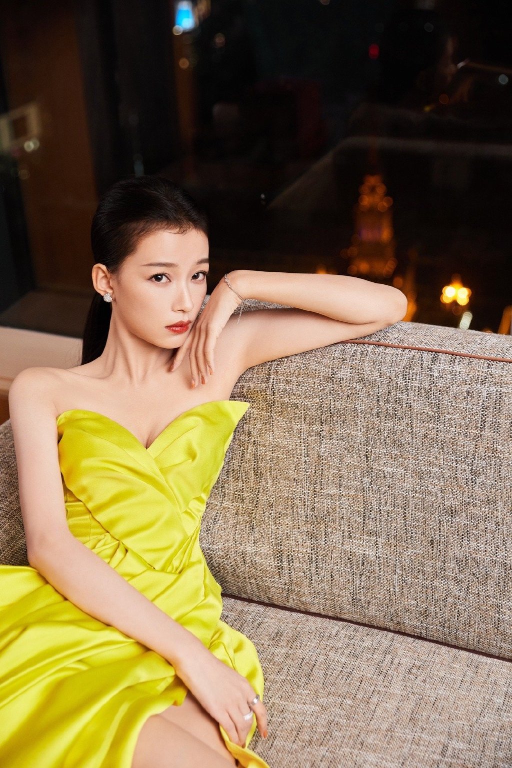 林省通化市集安女明星孙怡妩媚动人时尚写真大片图片