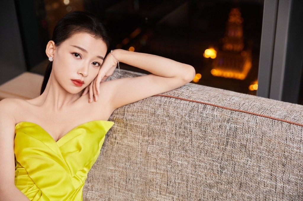林省通化市集安女明星孙怡妩媚动人时尚写真大片图片
