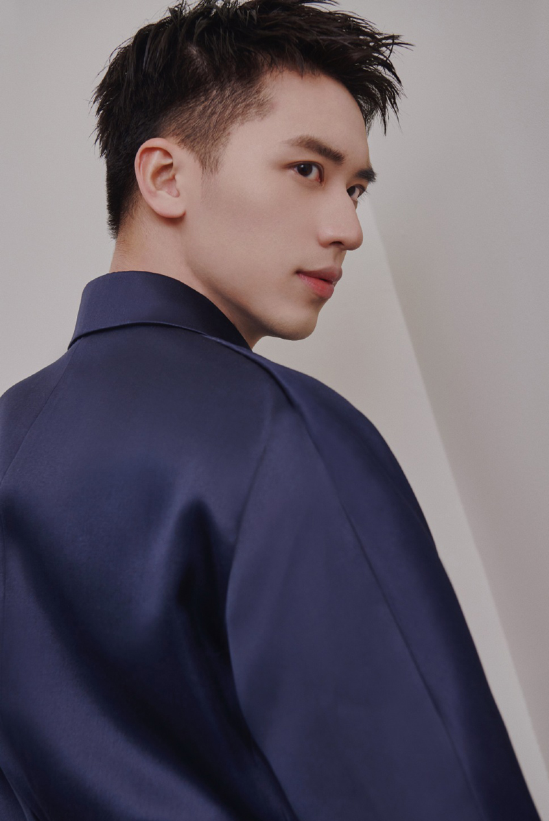 中国内地中国上海男演员许魏洲简洁画风时尚写真图片图片