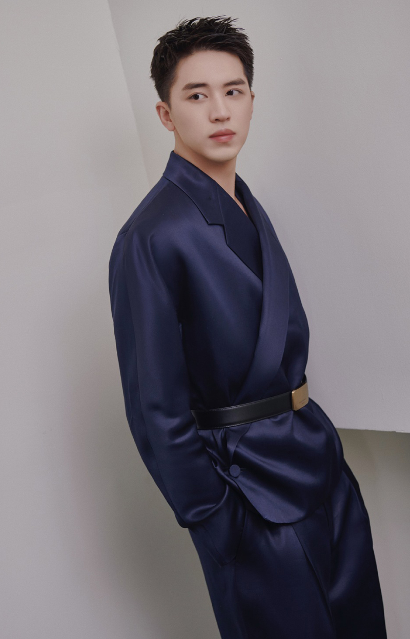 中国内地中国上海男演员许魏洲简洁画风时尚写真图片图片