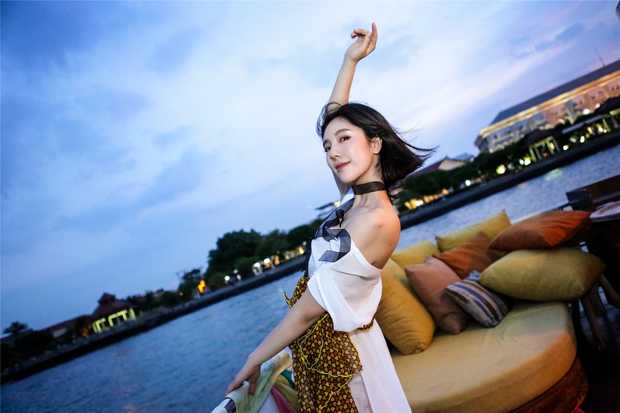 高清吉林女明星赵奕欢游轮率性洒脱写真图片 高清吉林女明星赵奕欢游轮率性洒脱写真图片