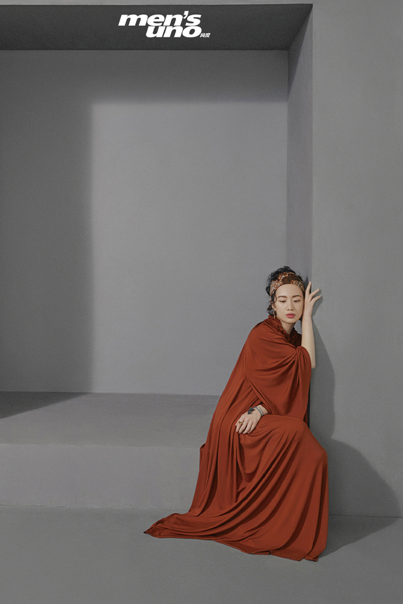 中国内地湖南长沙女演员李梦SoFigaro早春杂志写真图片图片