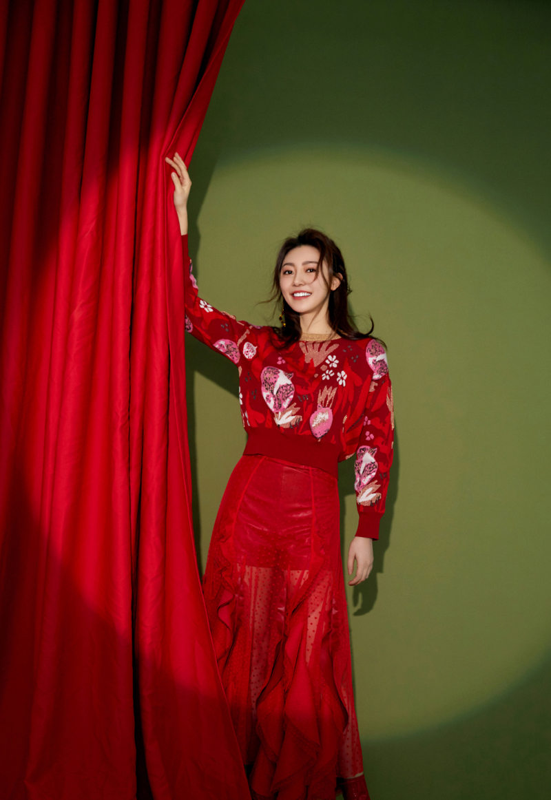 大陆内地四川成都女演员黄梦莹超A魅力写真大片图片