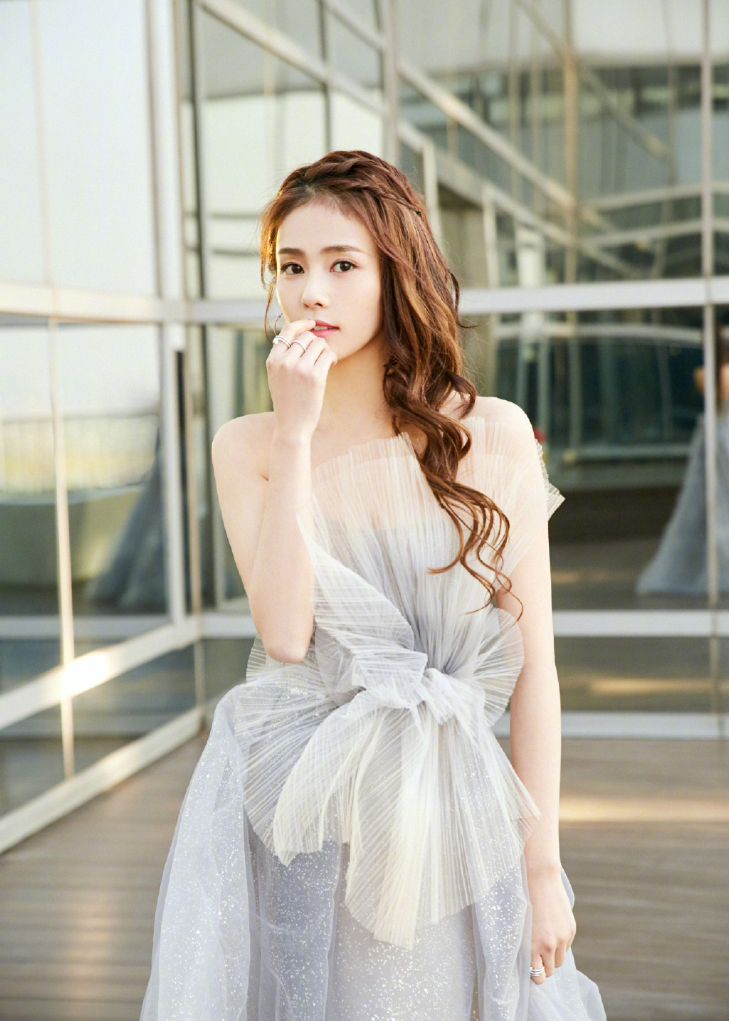 江苏常州职业模特女演员白鹿时尚迷人写真图片图片