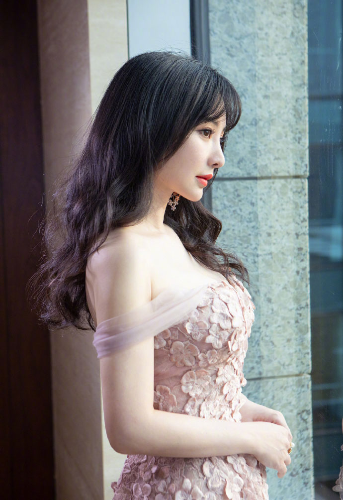 中国内地湖南衡阳女演员柳岩写真电脑桌面壁纸之网络美女图片