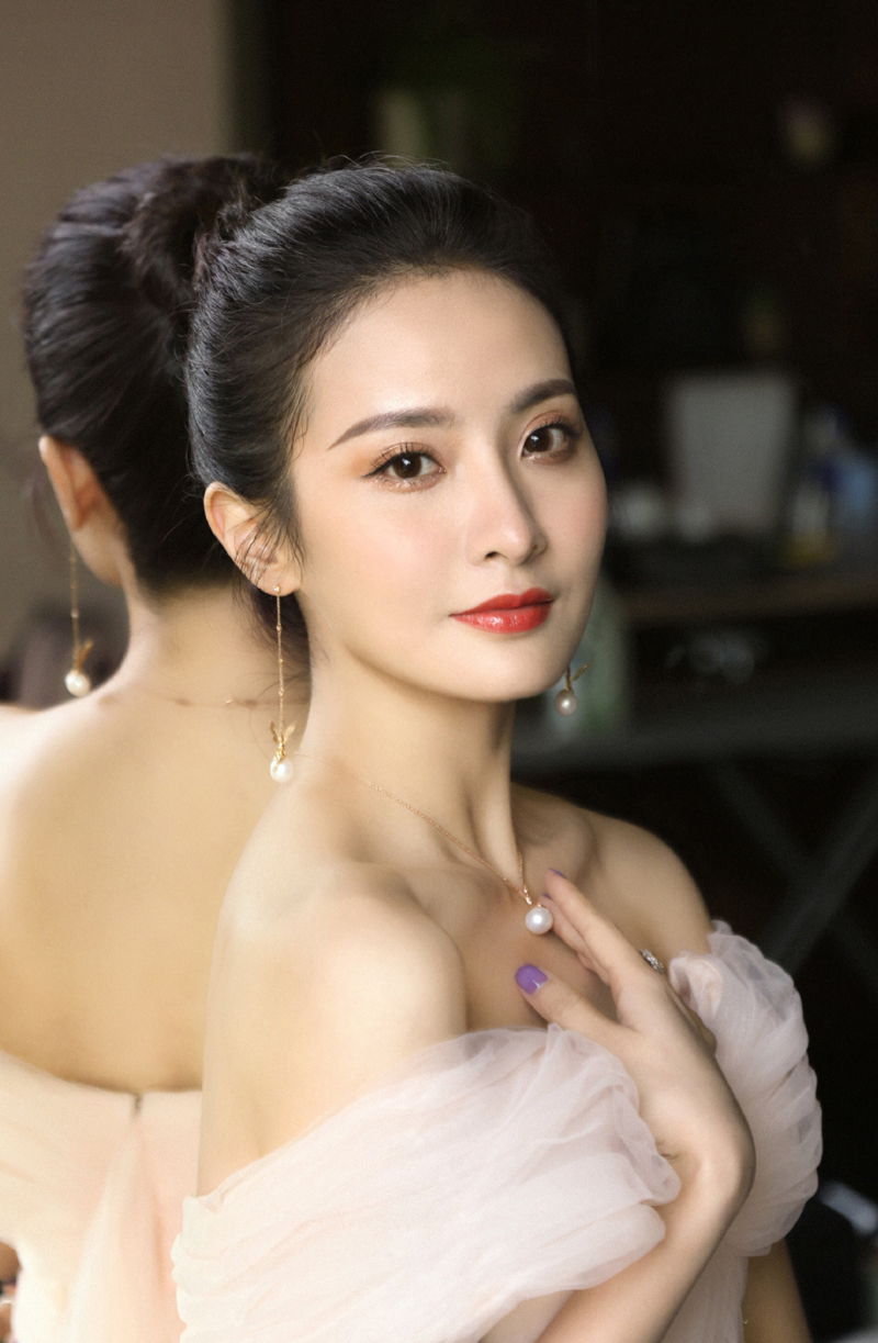 高清中国内地北京女演员赖雨濛性感光影写真图片图片