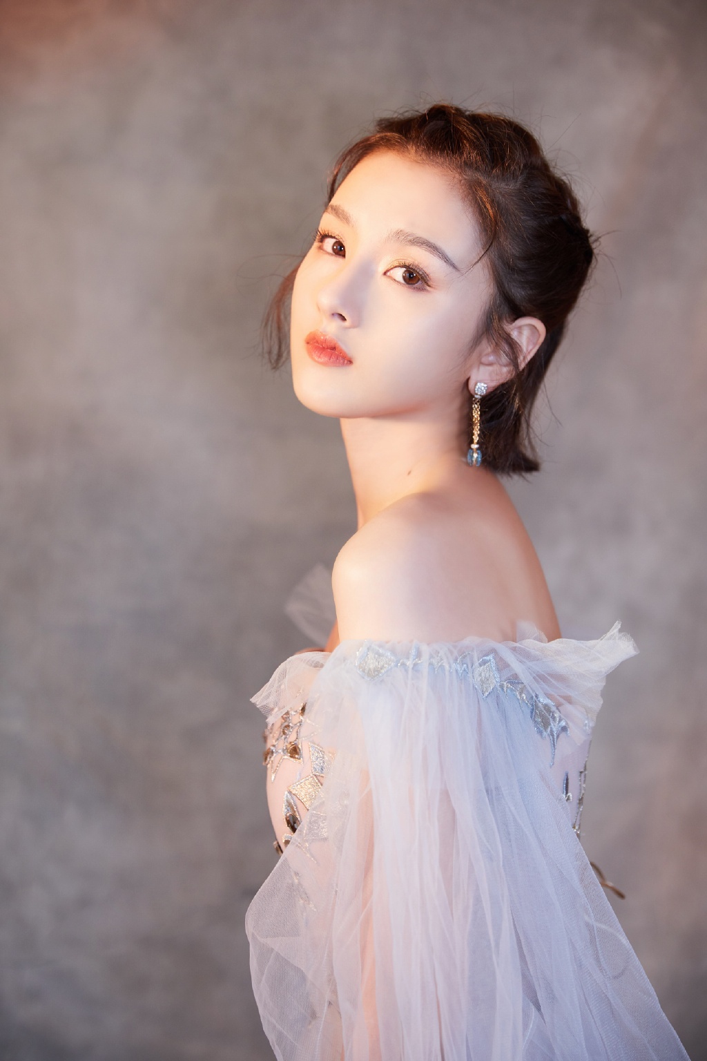 中国北京当代95后女演员小哪吒宋祖儿时尚清新写真桌面壁纸图片 中国北京当代95后女演员小哪吒宋祖儿时尚清新写真桌面壁纸图片