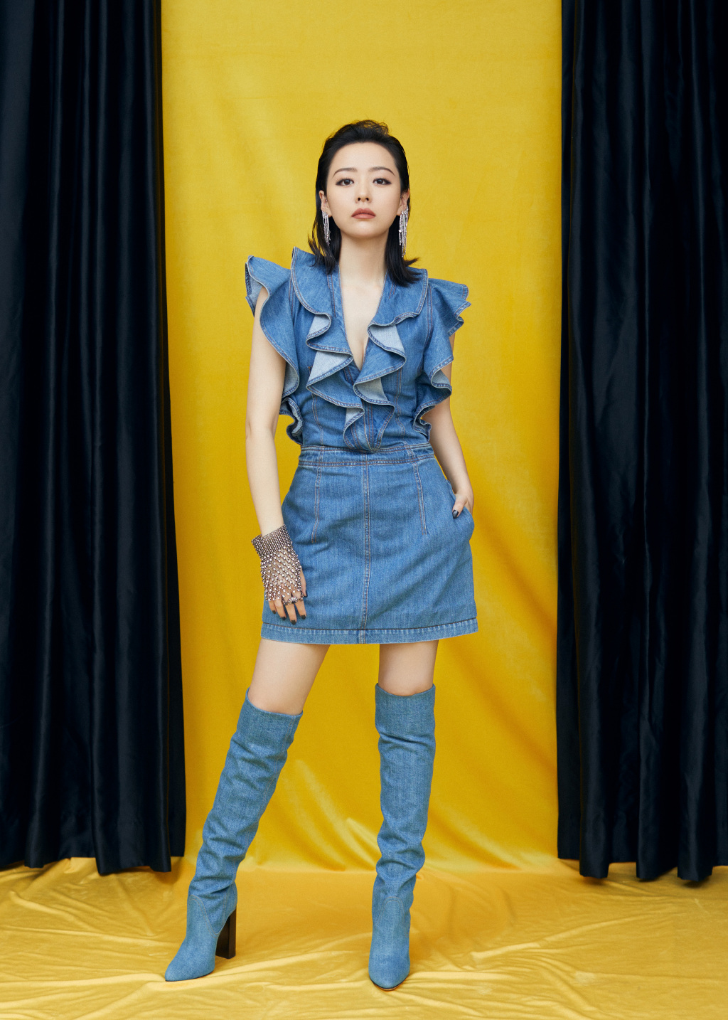 高清黑龙江省伊春美女张靓颖性感百变写真大片图片