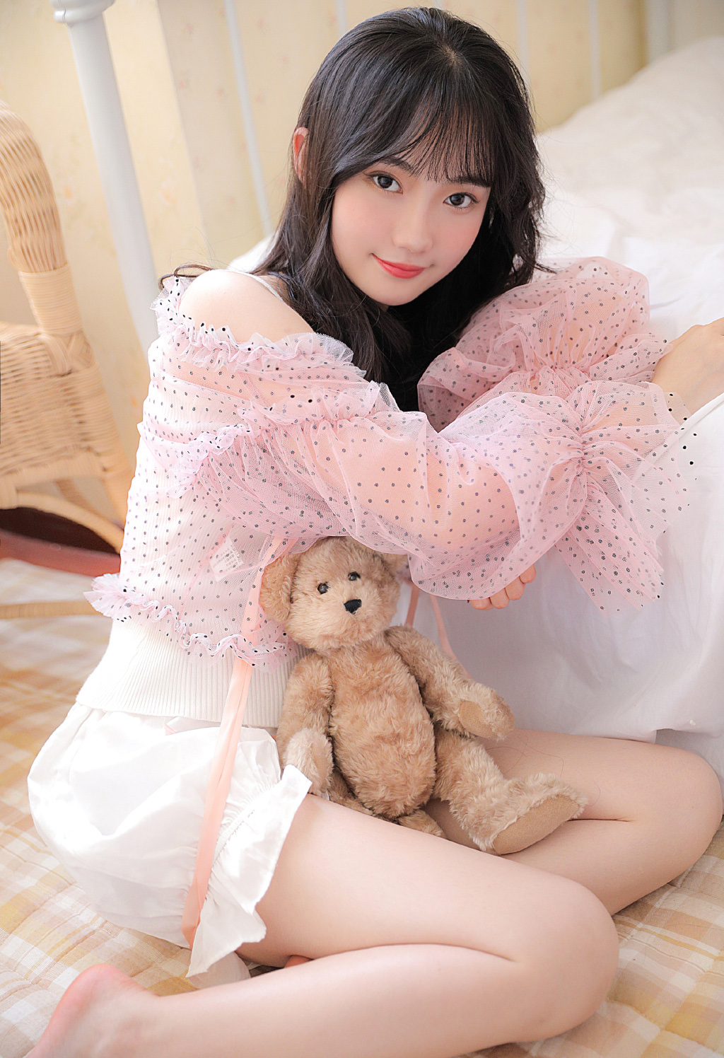 床上美女图片