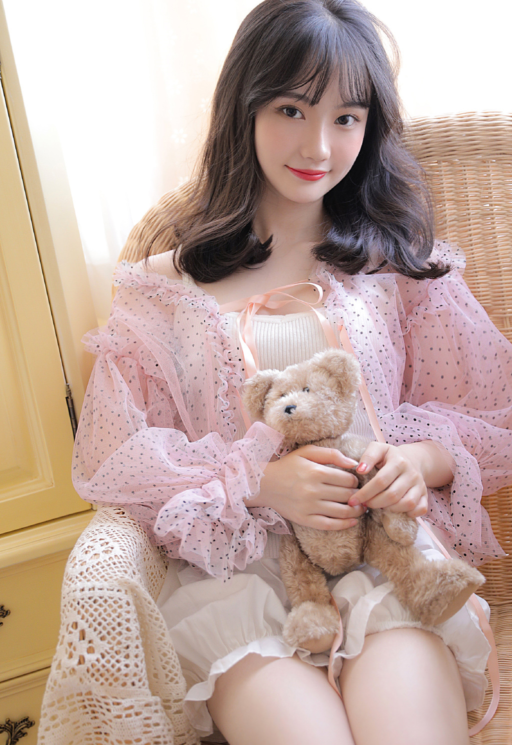 床上美女图片