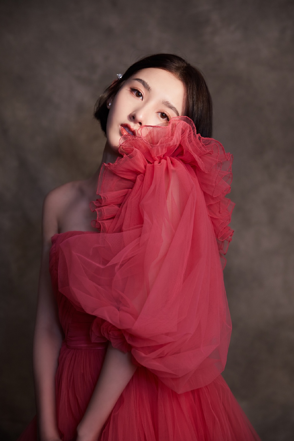 中国北京当代95后女演员宋祖儿复古格调高清桌面壁纸图片
