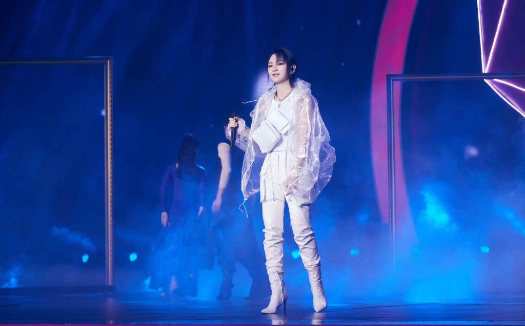 高清湖南长沙美女周笔畅镂空夹克甜酷写真图片图片