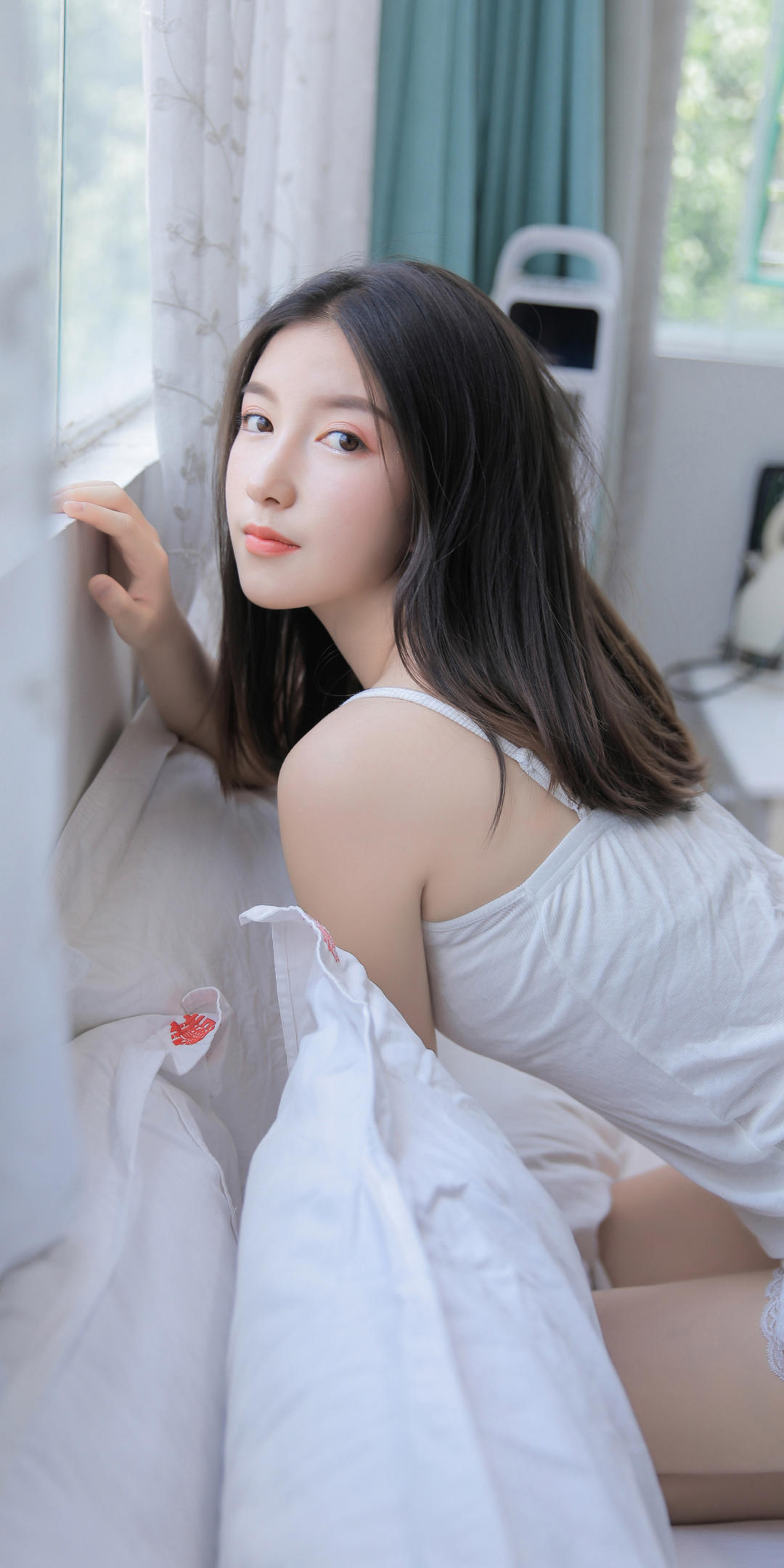 中国台湾女歌手“碧梨”比莉·艾利什炫彩封面写真图片图片