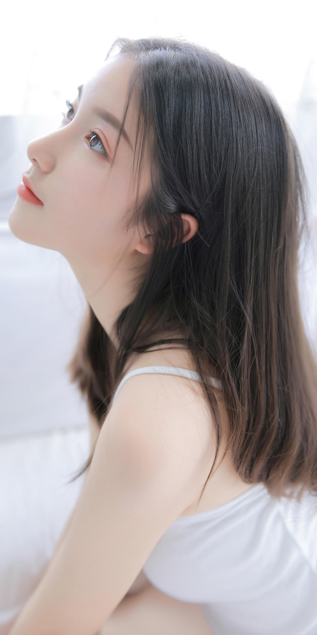 中国台湾女歌手“碧梨”比莉·艾利什炫彩封面写真图片图片