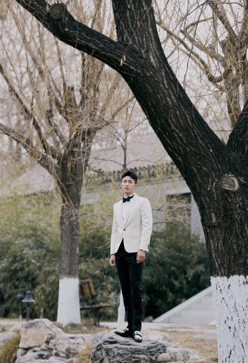 高清辽宁省丹东市男明显黄景瑜时尚杂志写真帅气图片图片