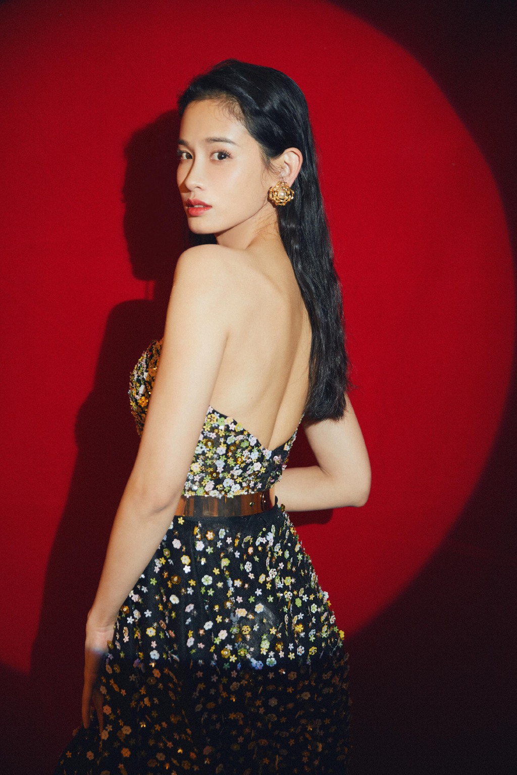 中国内地辽宁省沈阳女演员屈菁菁鬼马俏皮写真图片图片