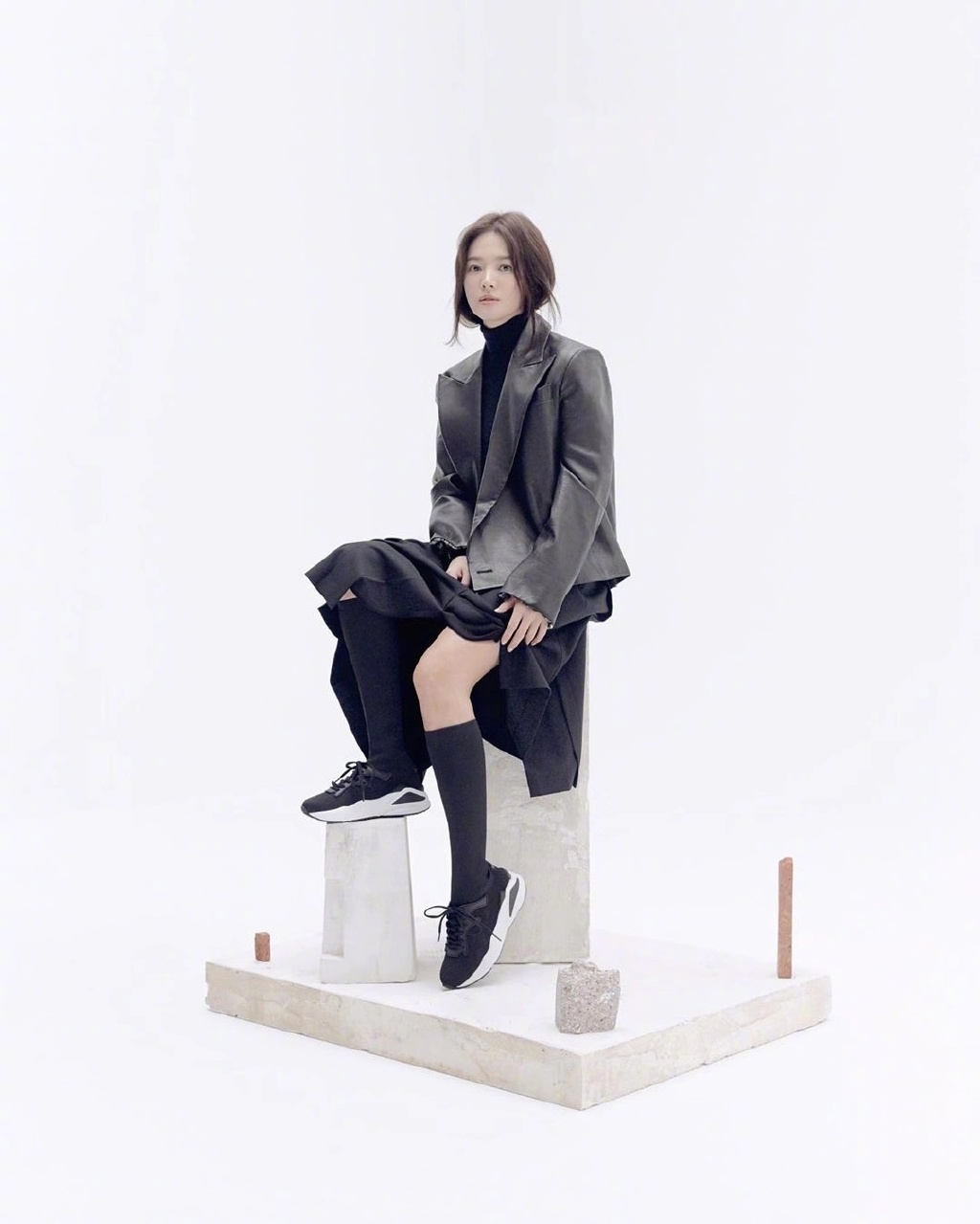 高清韩国大邱广域市女明显宋慧乔图片：亮相Burberry2017秋冬大秀现场图片图片