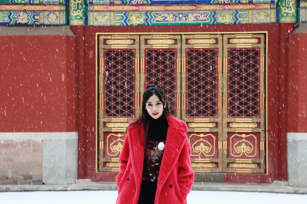 主持人章艳图片 中央电视台主持人章艳图片图片