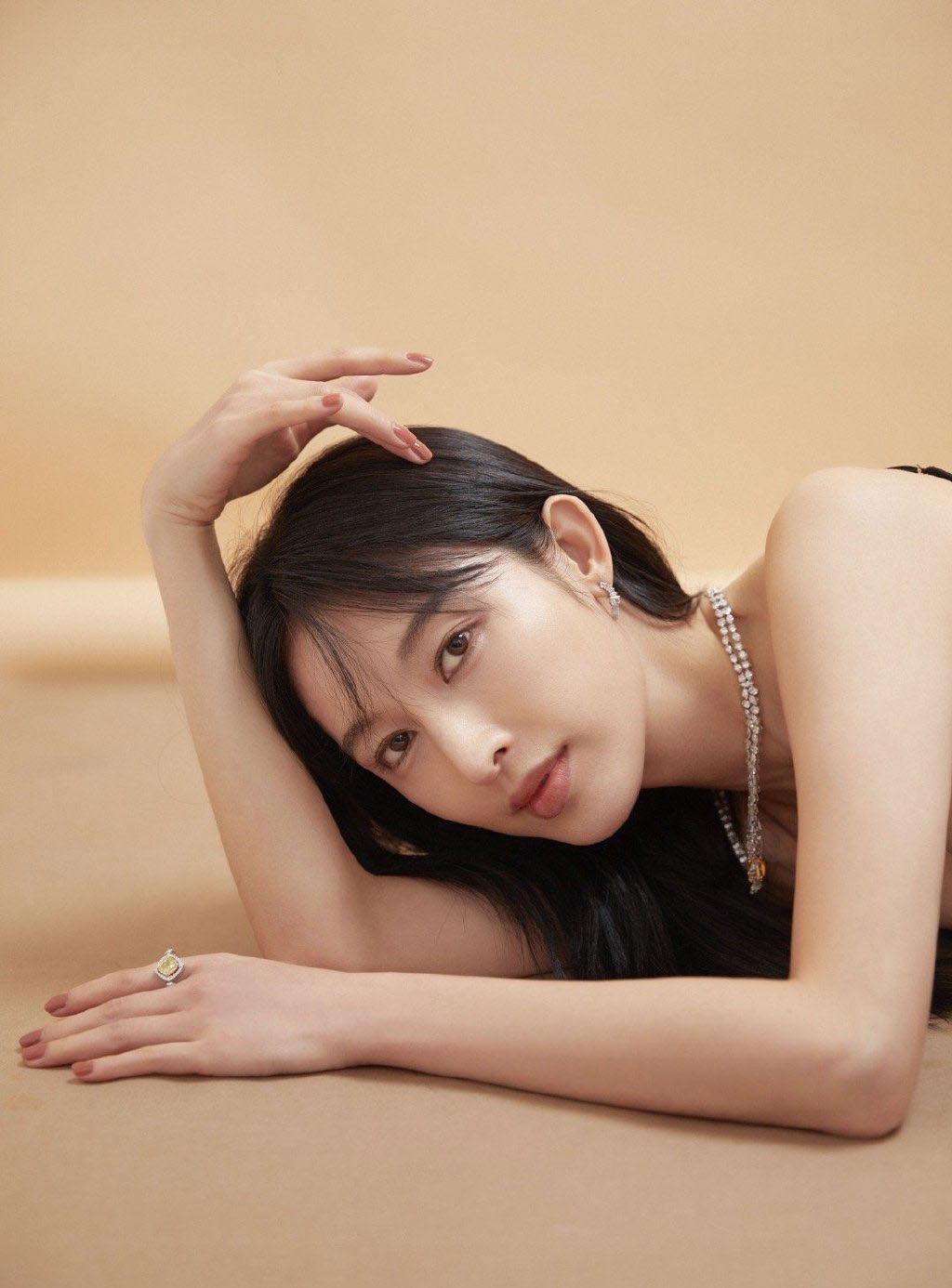 中国大陆广西省桂林模特女演员张俪美艳迷人黑裙写真图片图片