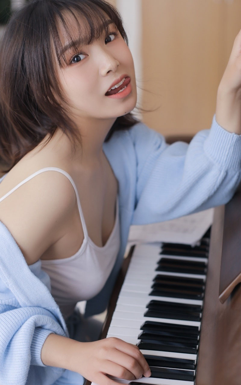 黑龙江省哈尔滨市南岗女明显宋佳钉珠连衣裙优雅写真图片图片