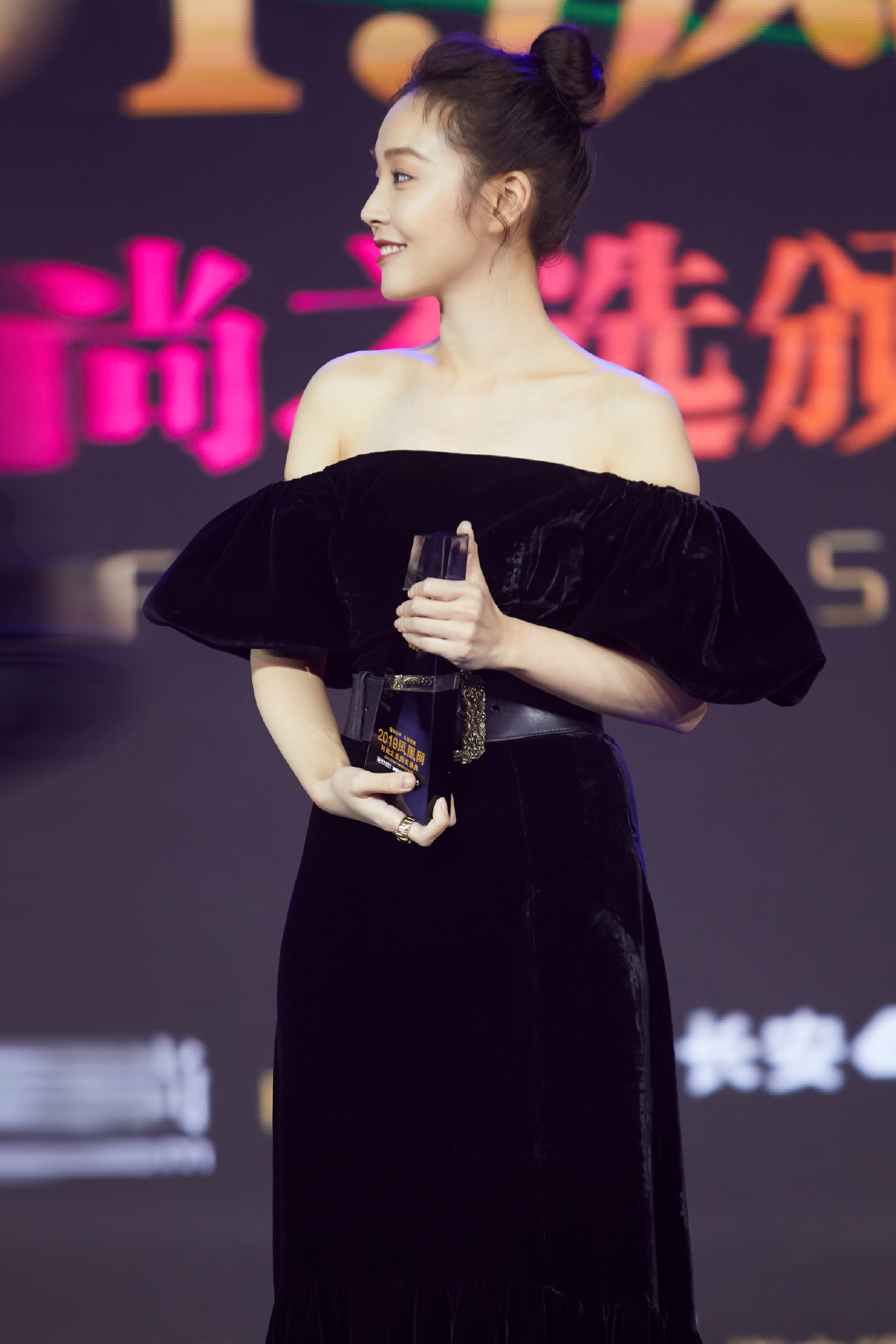 张佳宁图片