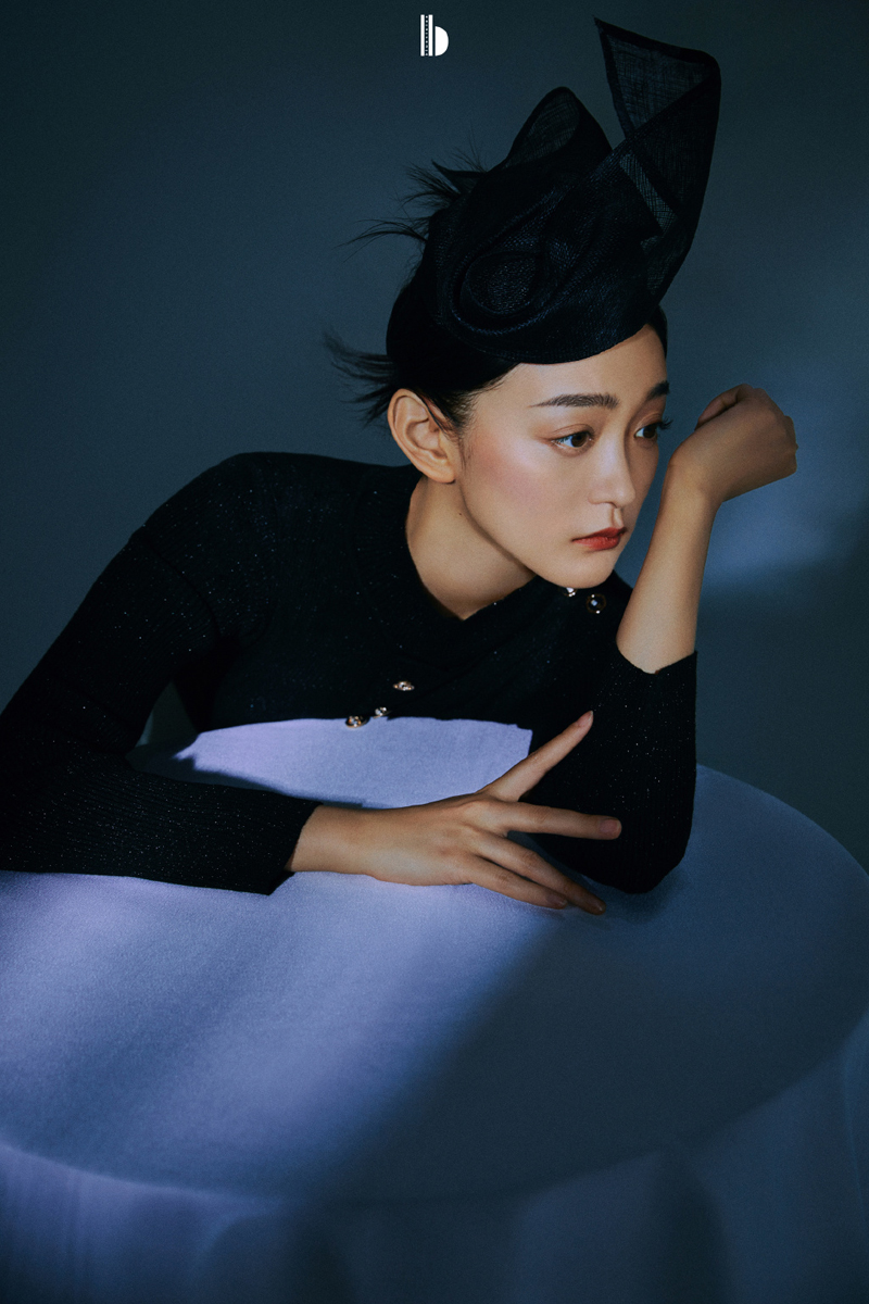 高清中国内地女演员平面模特何泓姗性感优雅黑白写真图片图片