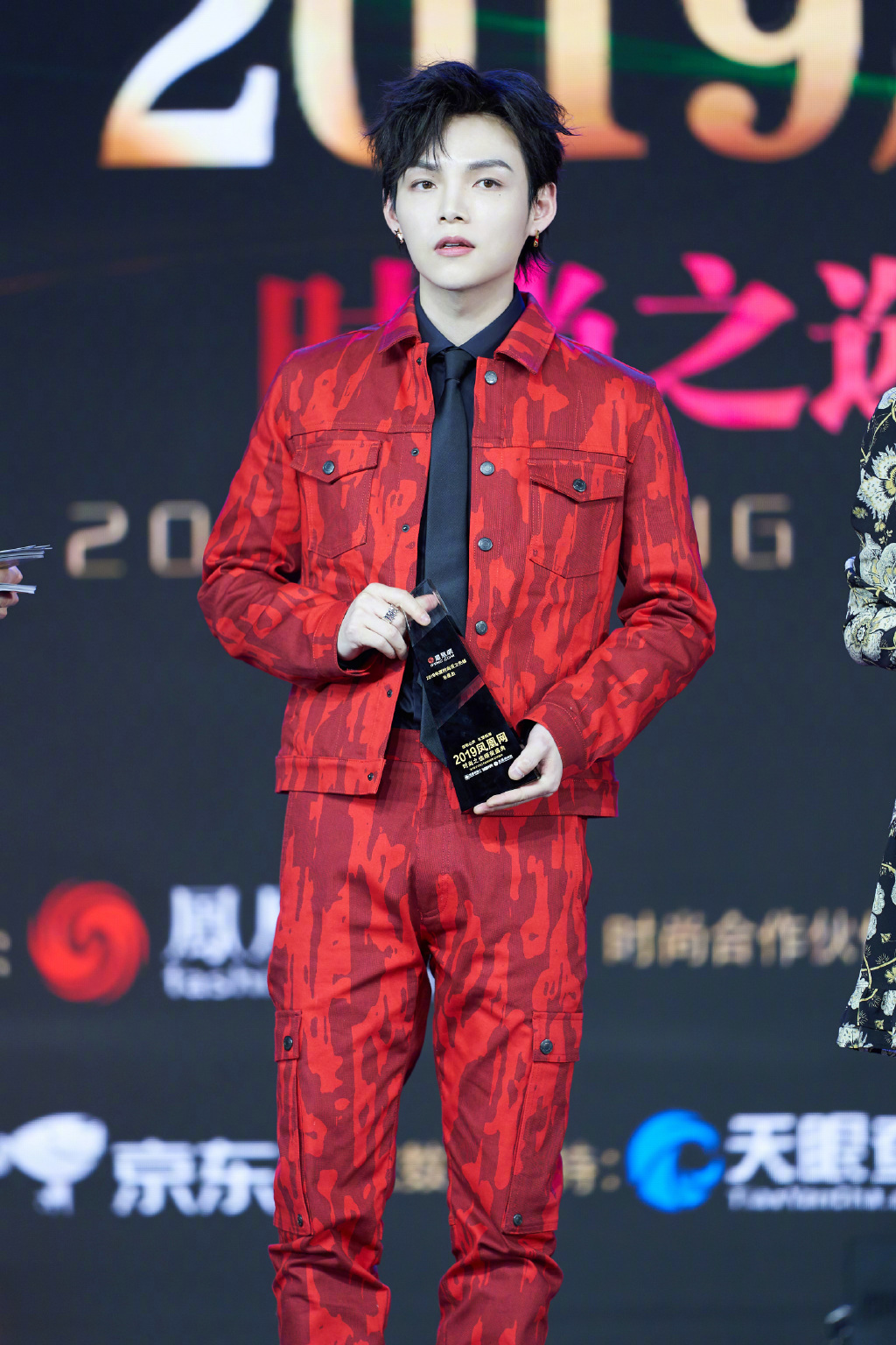 高清男星朱星杰斑纹夹克帅气写真图片图片