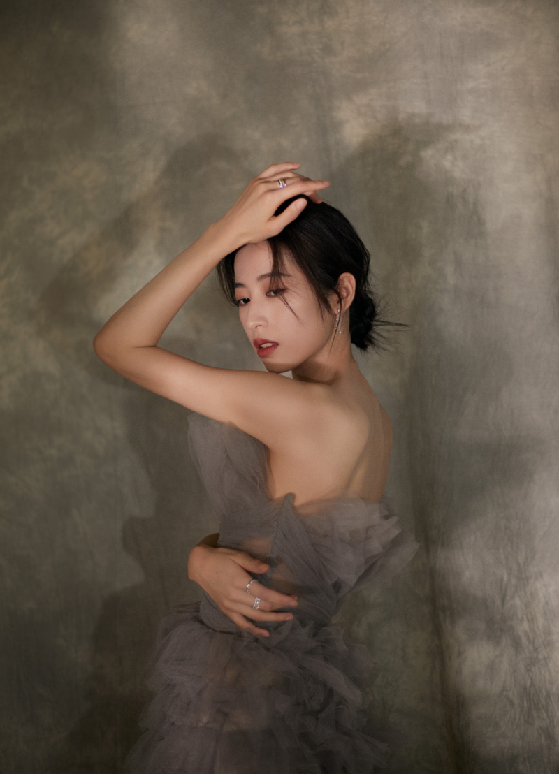 周雨彤图片