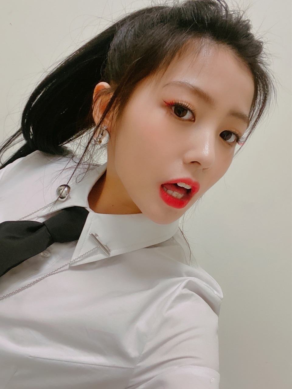 高清广东深圳女星火箭少女101yamy赖美云傅菁黑白配写真图片图片