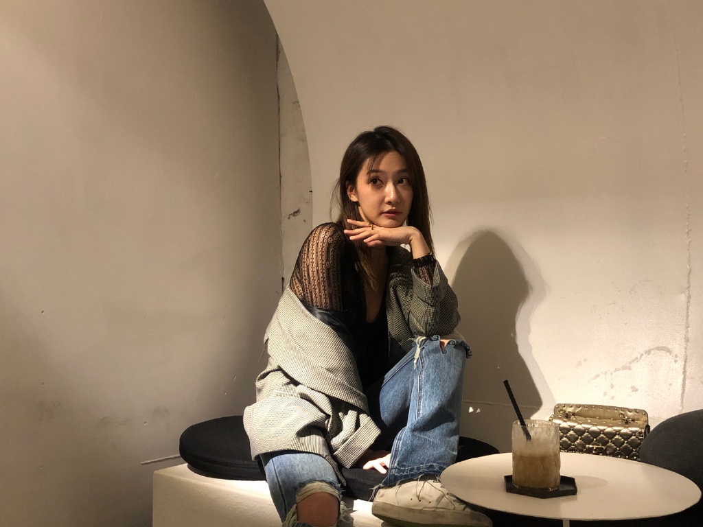 中国四川成都女演员余玥慵懒甜美生活照图片图片