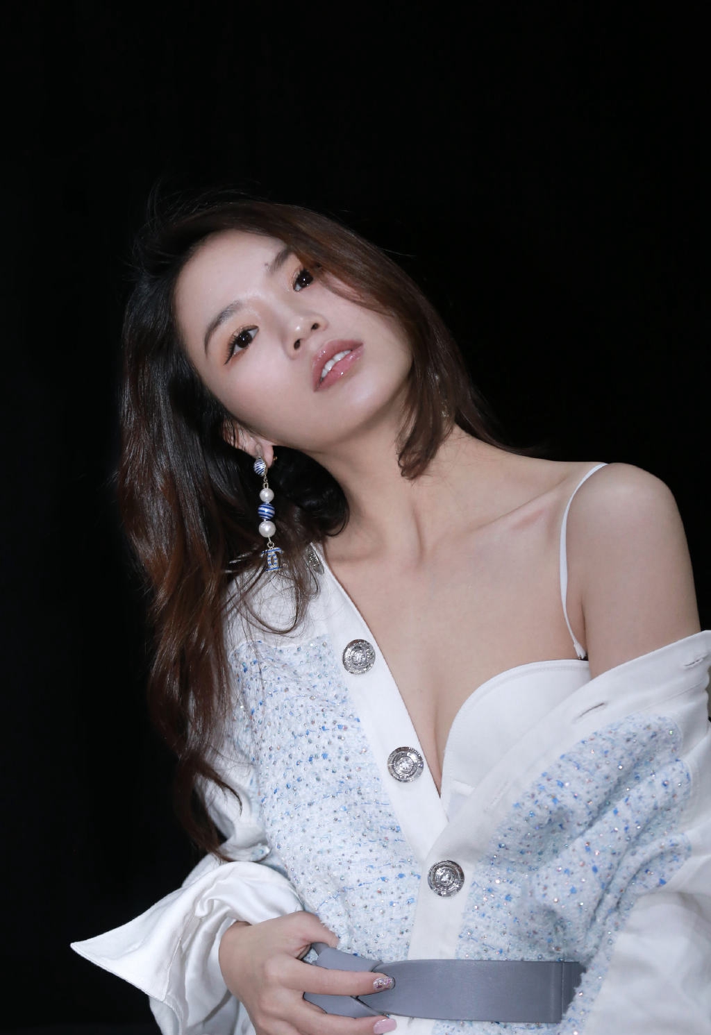 中国内地四川省达州市渠县人女歌手黄英性感灵动写真图片图片