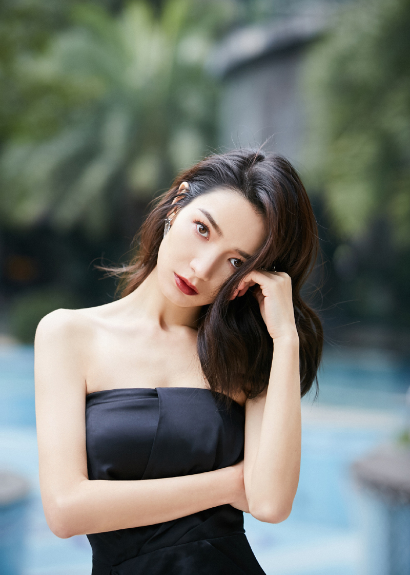 中国内地影视新疆乌鲁木齐女演员代斯开叉礼服性感写真图片图片
