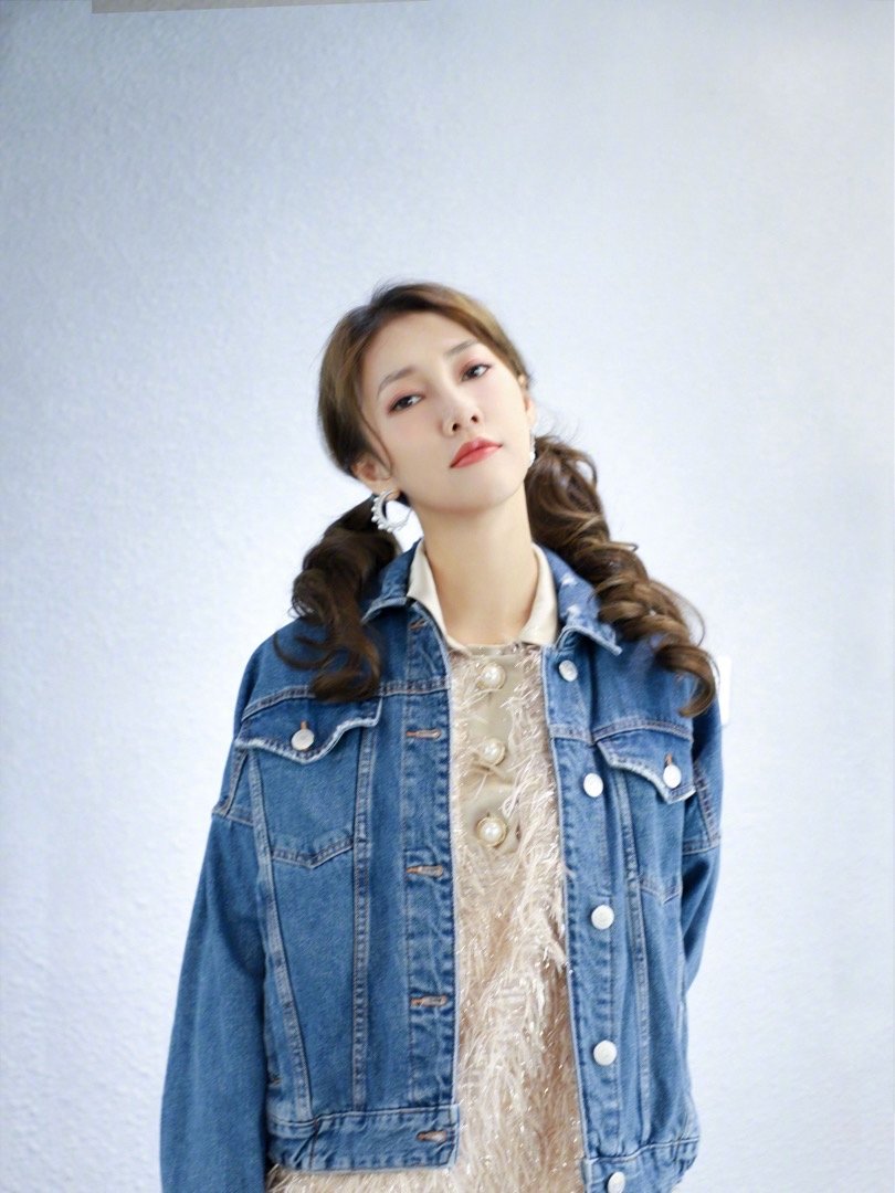 大陆广西壮族自治区百色弦子初秋穿搭时尚性感写真图片