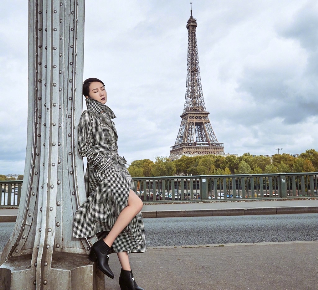 李念写真 李念红裙性感写真图片