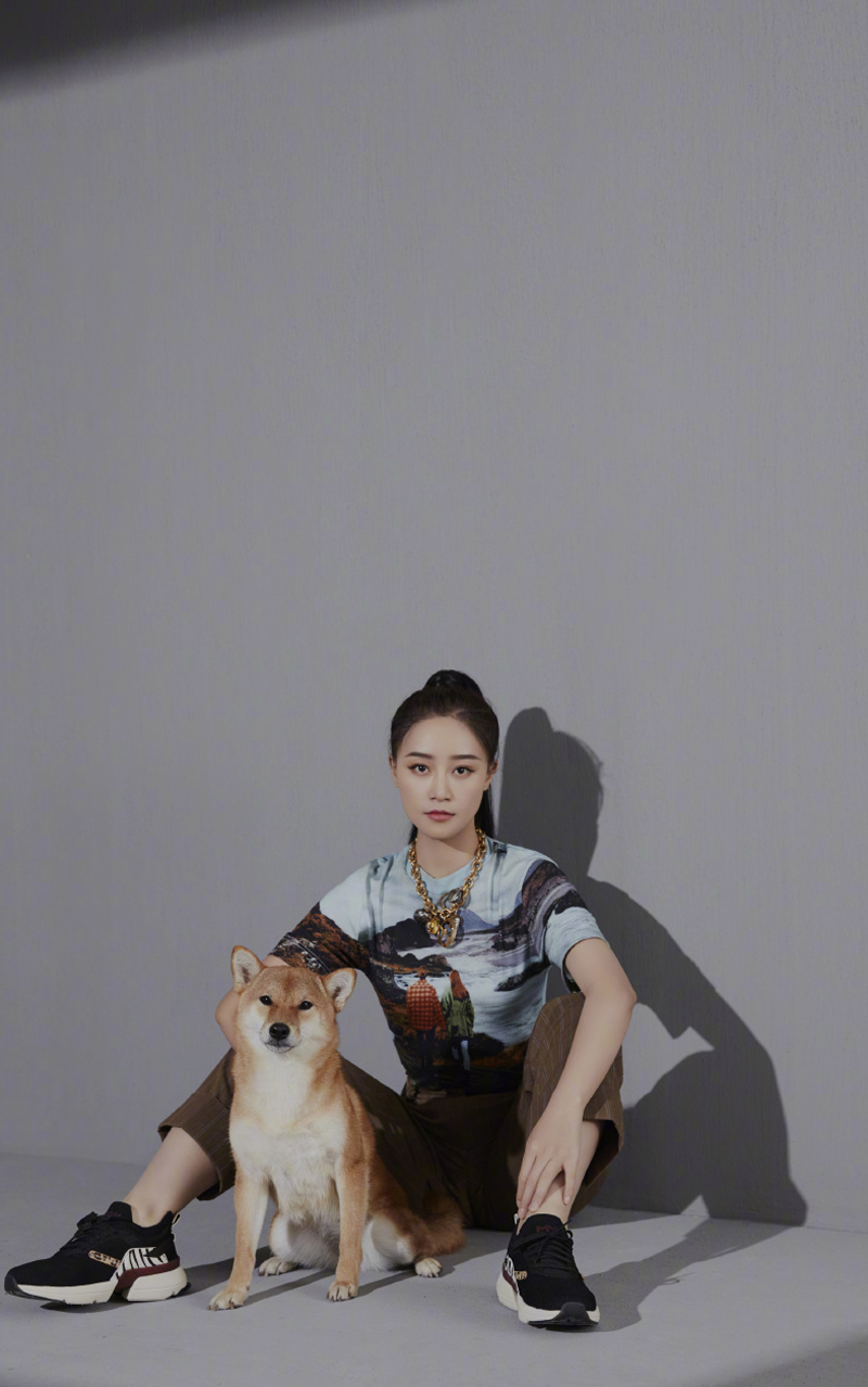 蓝盈莹图片