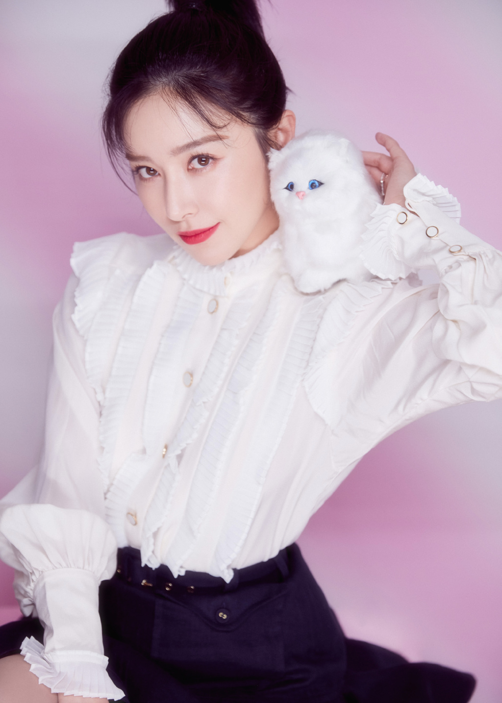 高清中国内地代黑龙江省哈尔滨新生女演员阚清子眼眸动人清新性感时尚大气艺术写真图片图片