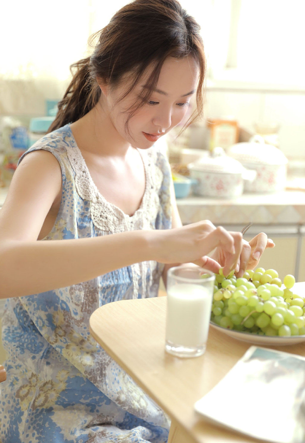 高清gogo美女露肩吊带美女风情诱惑大胆美女图片图片 高清gogo美女露肩吊带美女风情诱惑大胆美女图片图片