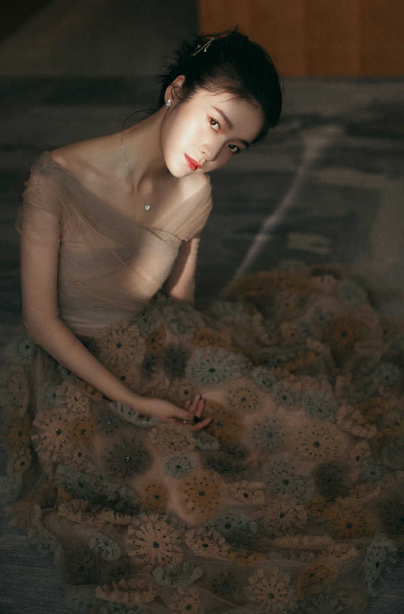 中国内地浙江省义乌女演员张雪迎时尚个性写真图片图片