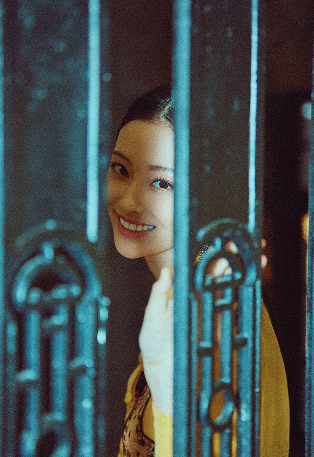 盖玥希黄裙优雅时尚写真图片图片