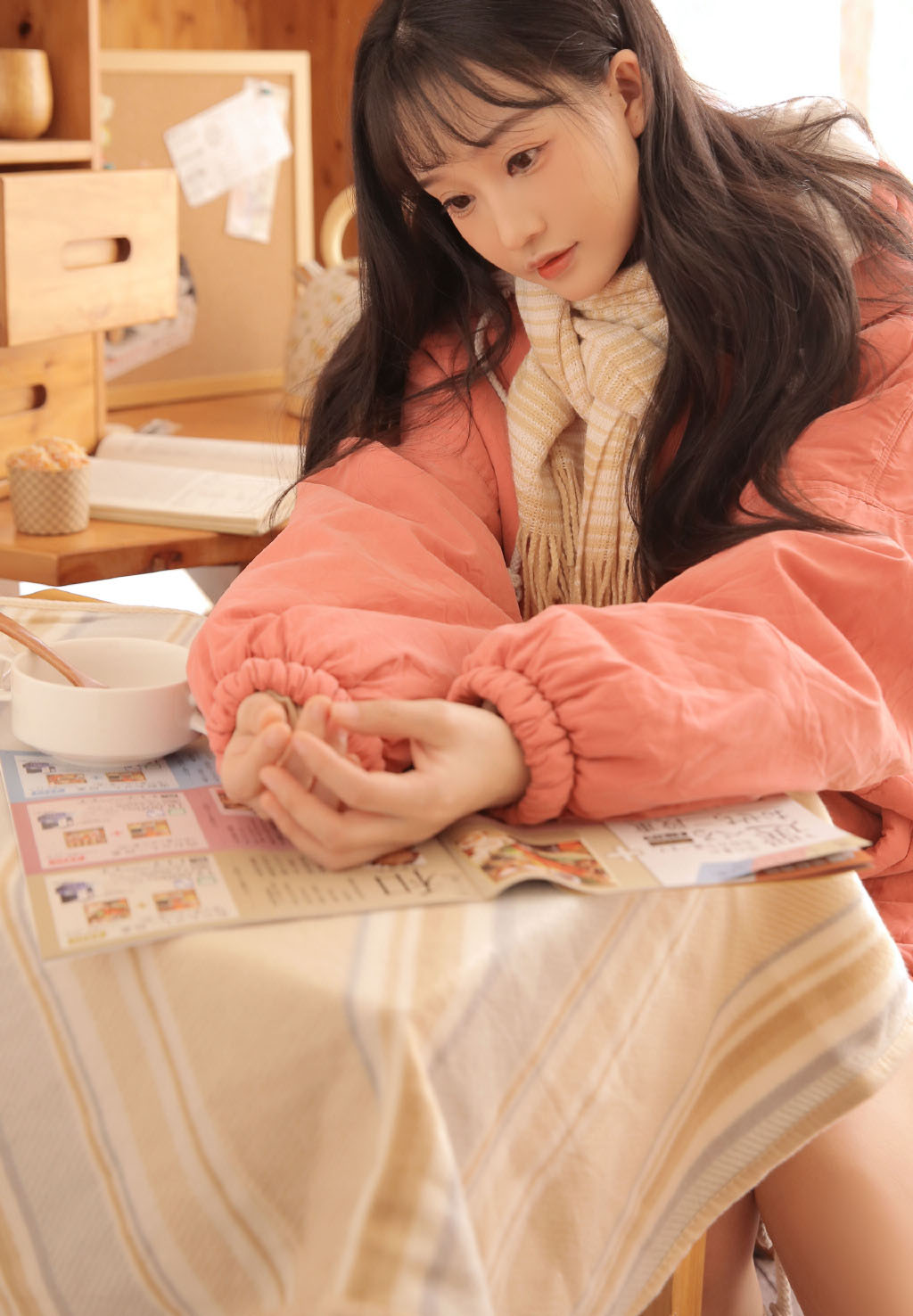 甜美少女开胸大胆诱惑写真图片