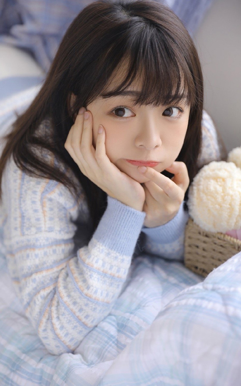 甜美少女开胸大胆诱惑写真图片