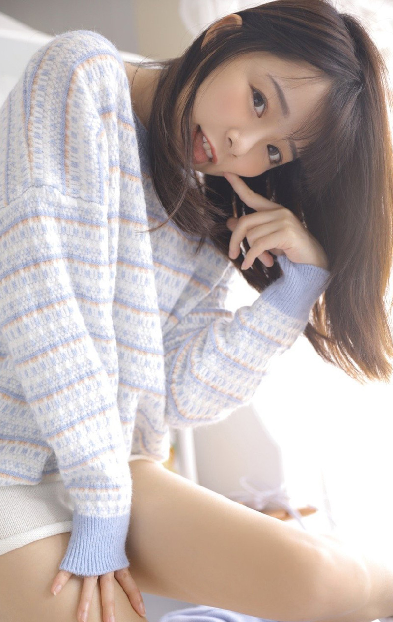 甜美少女开胸大胆诱惑写真图片