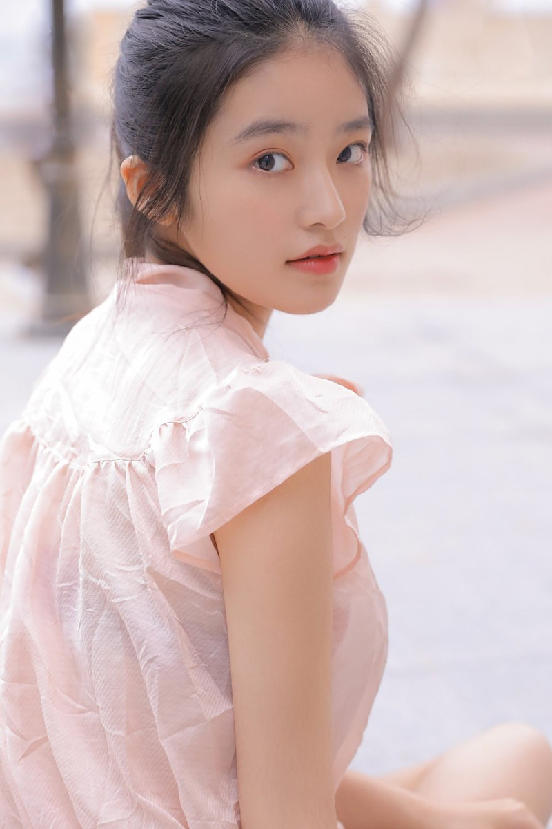 中国内地浙江慈溪女演员柴蔚性感露肩活动写真图片图片