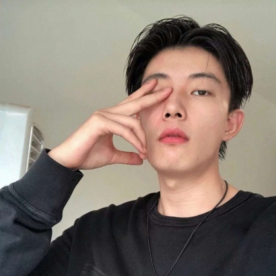 干净帅气手绘风男生头像图片 第一辑图片