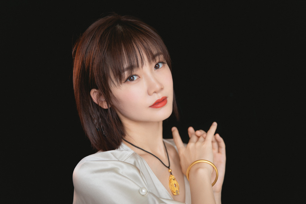 高清中国内地女演员美女苗苗清新甜美写真手机壁纸图片